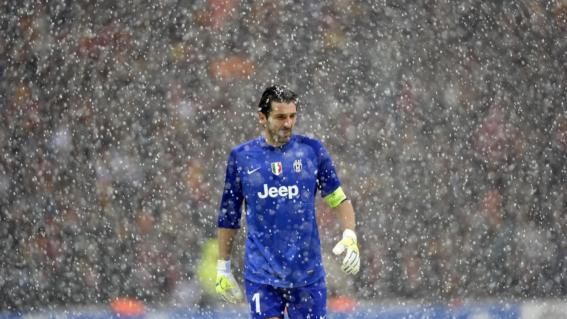 西甲裁判吹罚尺度变化对比赛节奏的微观影响分析,足球裁判吹哨视频